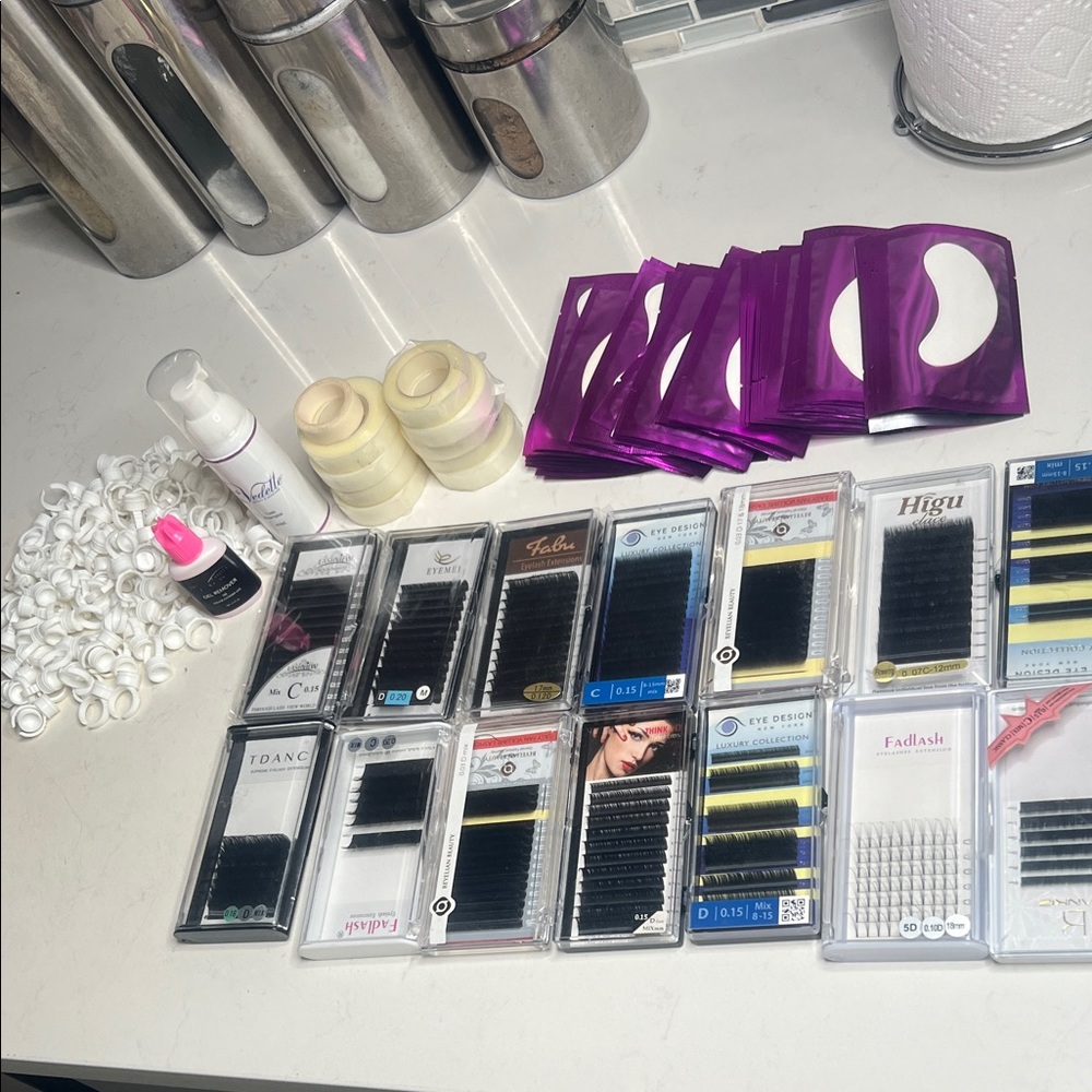 Lash tech girls